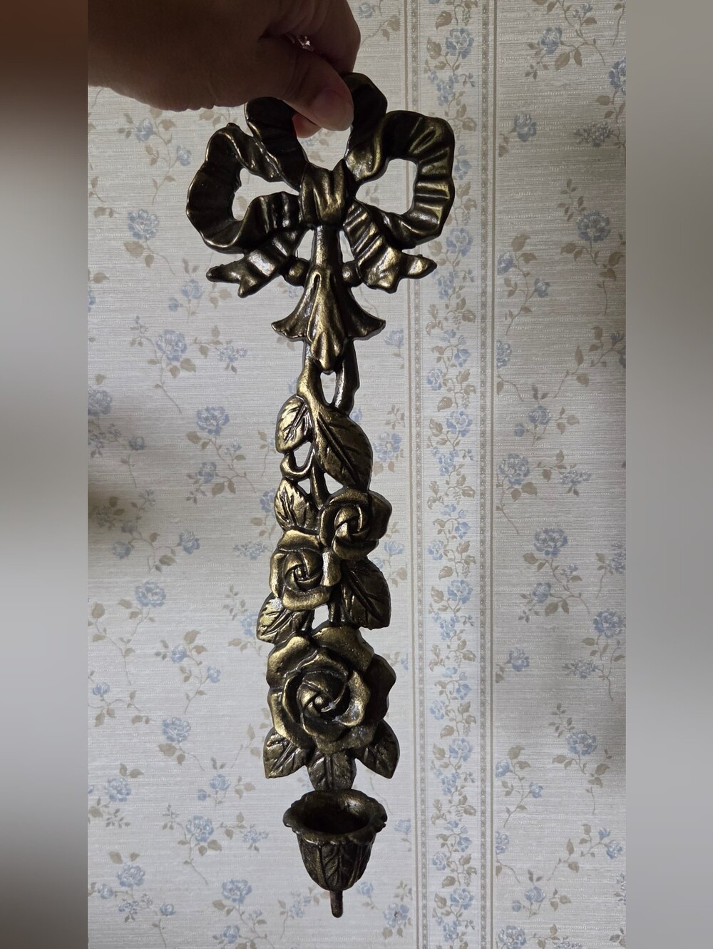 Decorative Bronze/brass Tone Floral Candle Wall Hanger